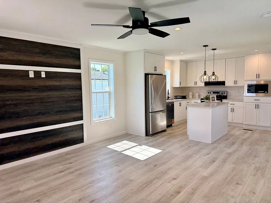 2 bed, 2.0 bath, 991 sqft, $1,600 — Photo 3