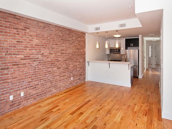 3rd image of 41 Lexington Ave #3
