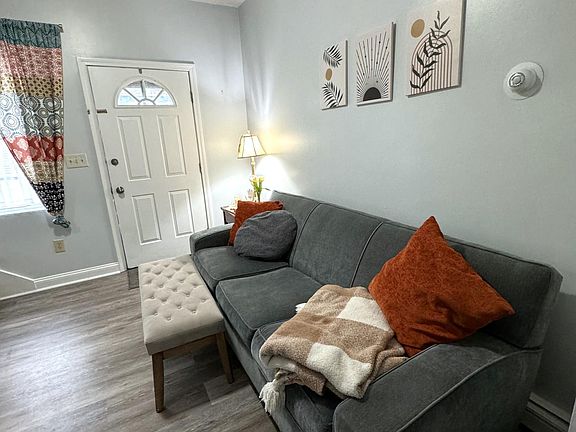 4th image of 202 Commercial St #1L