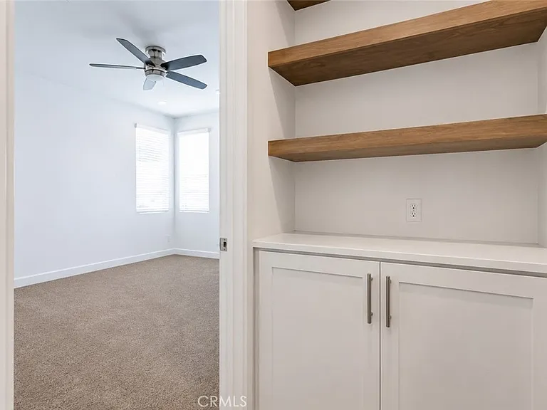 219 Carmine — Photo 11