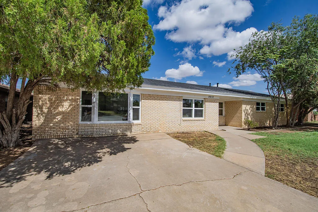 4 bed, 3.0 bath, 2089 sqft, $3,200 — Photo 2