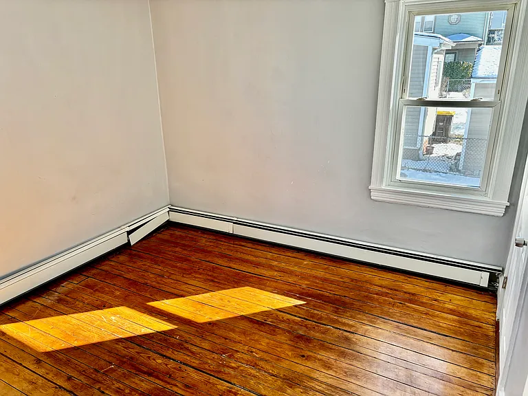 121-129 Fulton St Fall River, MA 1 Bedroom + Bonus Room! Close to New Commuter Rail — Photo 7
