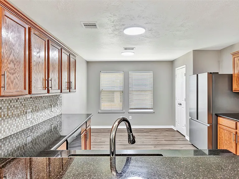 5601 Savannah Woods Ln — Photo 5