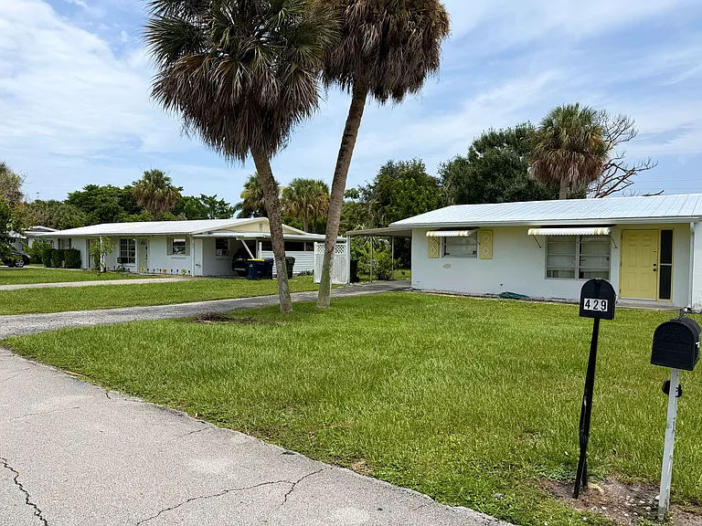 429 SE Fini Dr #429 — Photo 2