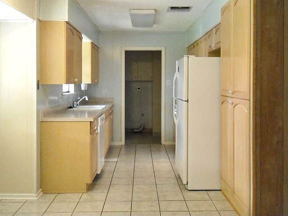 3rd image of 13826 Kingsbury Hl
