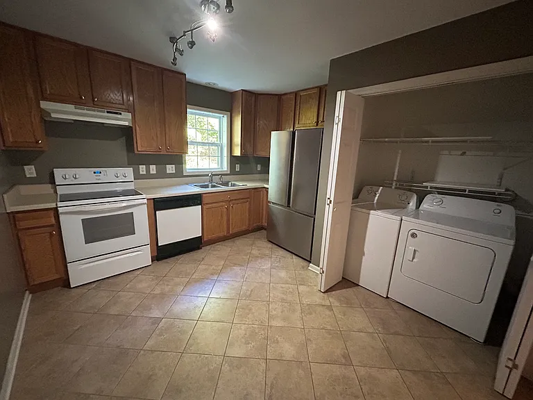 24 Bascom Ln #B — Photo 7