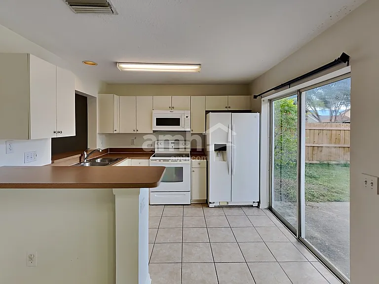 9643 Patrician Dr — Photo 4