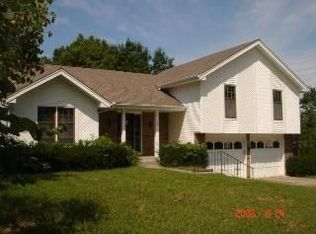 100 SE Westwind Dr, Lees Summit, MO 64063