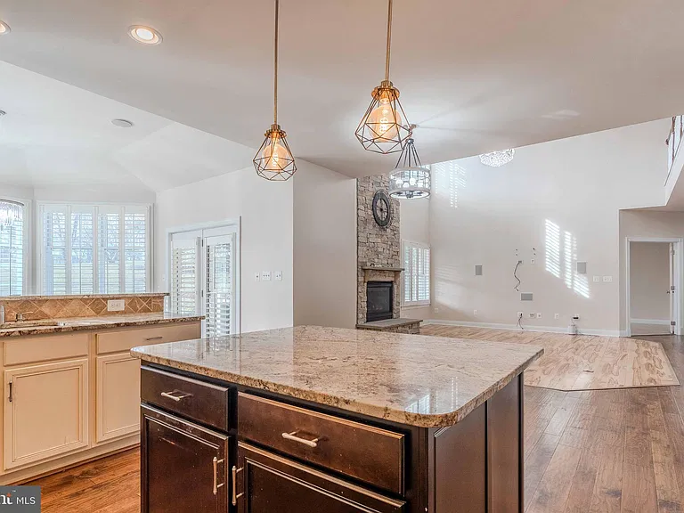 15316 Admiral Baker Cir — Photo 23