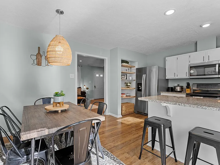 2321 Sierra Dr — Photo 7