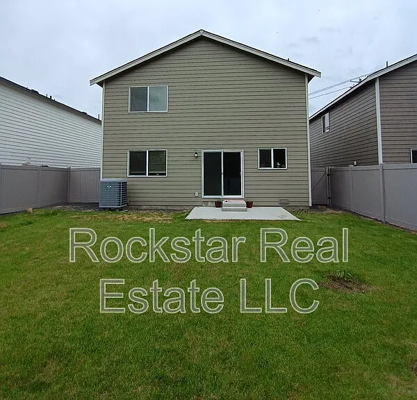 109 W Goldenrod Ave — Photo 2
