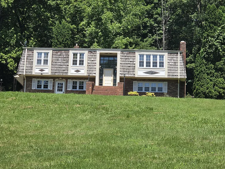 2189 Timothy Dr — Photo 1