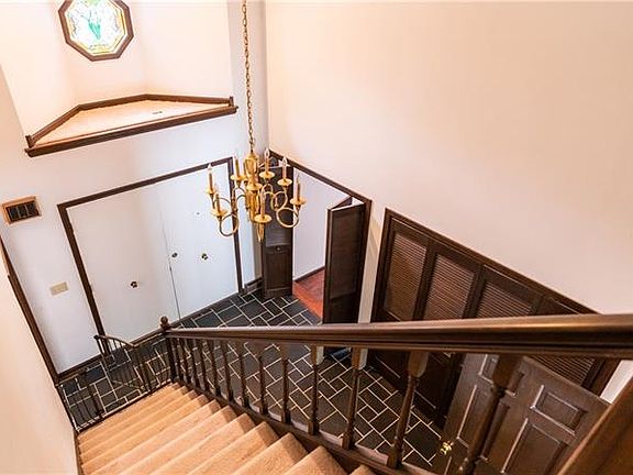 5th image of 165 Bradman Est