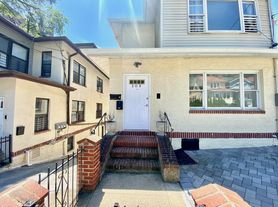208 W 260th St, Bronx, NY