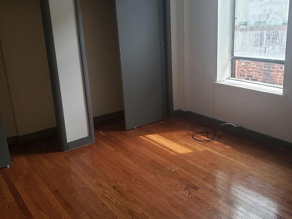 2nd image of 1060 Grant Ave #5