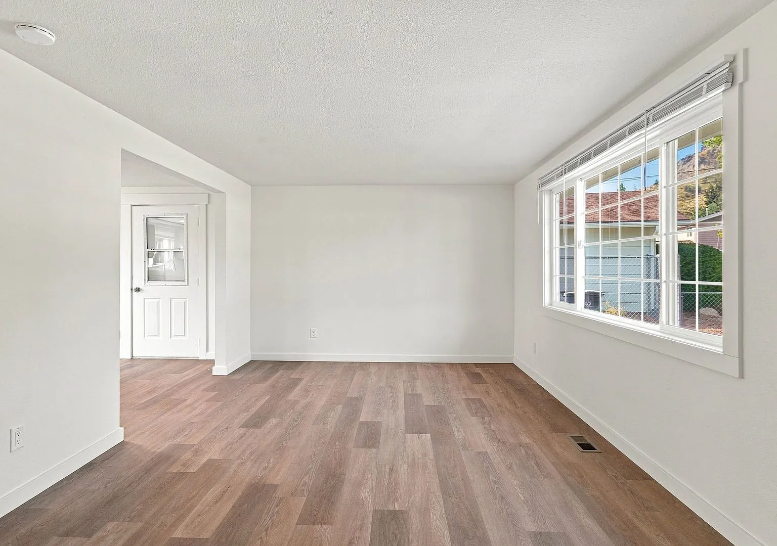 Charming 3-bedroom, 2-bathroom home — Photo 4