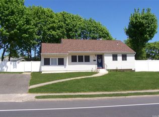 209 Patchogue Yaphank Rd, Patchogue, NY 11772