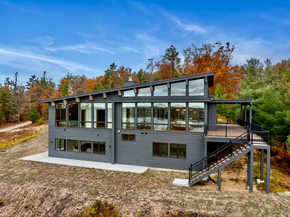 4564 Oak Blf, Walloon Lake, MI 49796