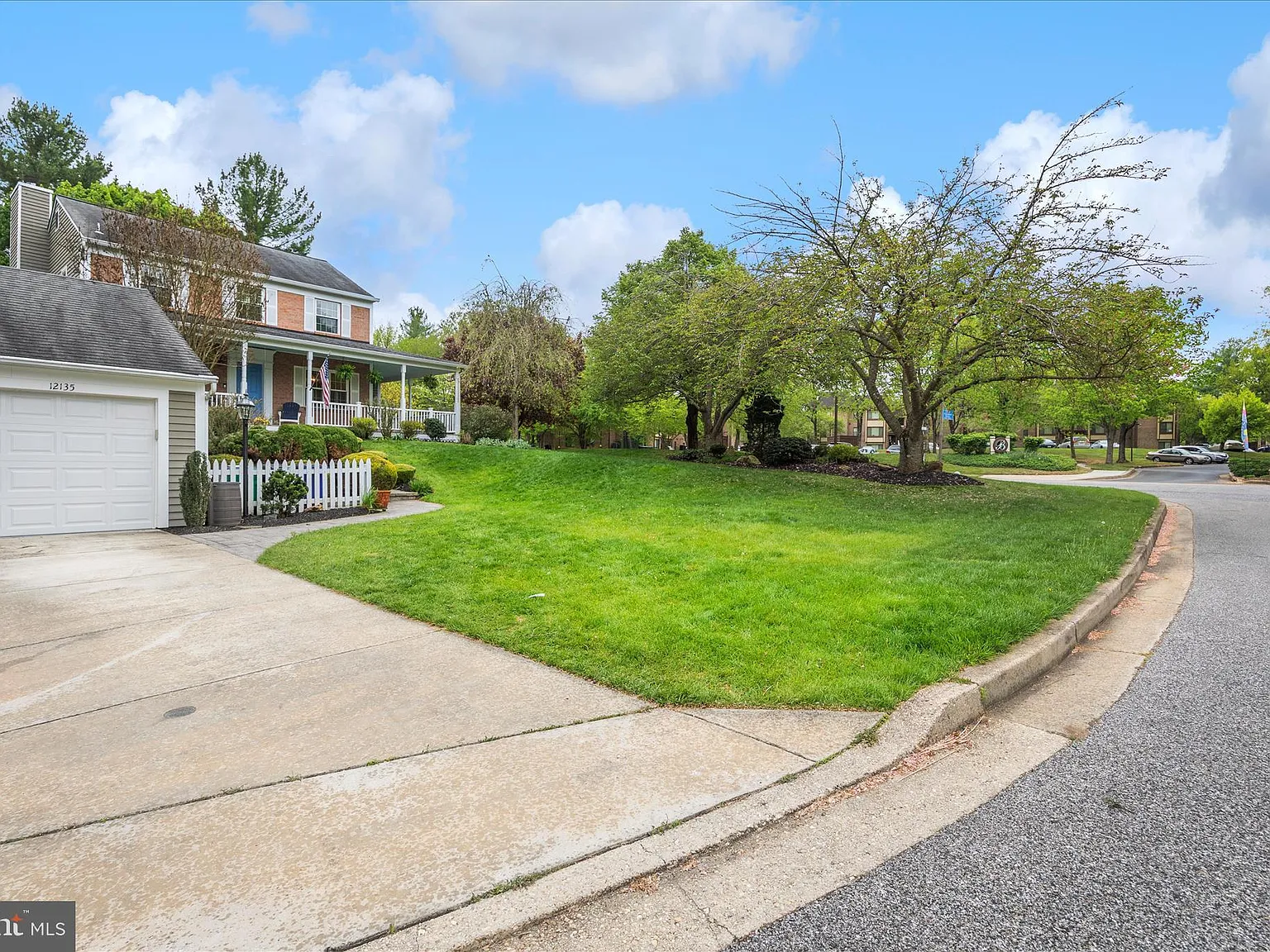 4 bed, 3.5 bath, 2705 sqft, $4,500 — Photo 4