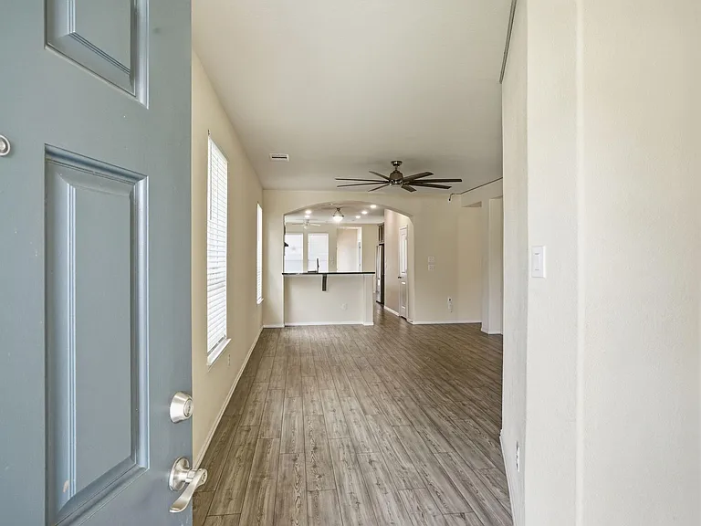 29880 Dovetail Bluff Ln — Photo 2