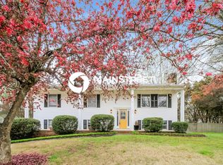 300 Scottsdale Ln, Clemmons, NC 27012
