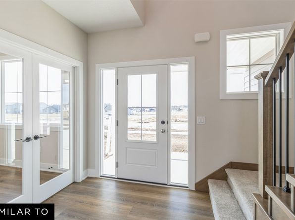14524 N Valley Dr, Urbandale, IA 50323