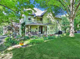 34 Orchard Hts, New Paltz, NY 12561