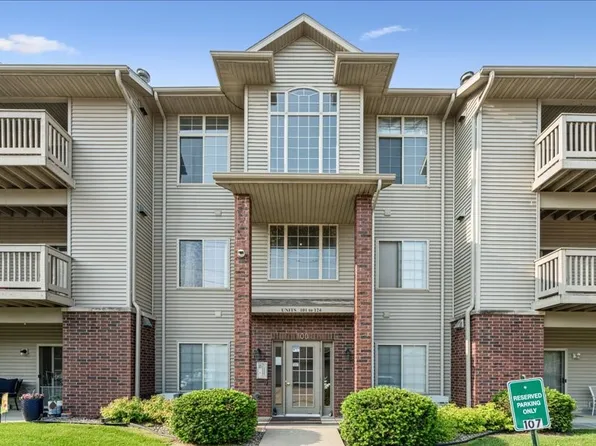 250 Cimarron Dr Unit 122, Hiawatha, IA 52233