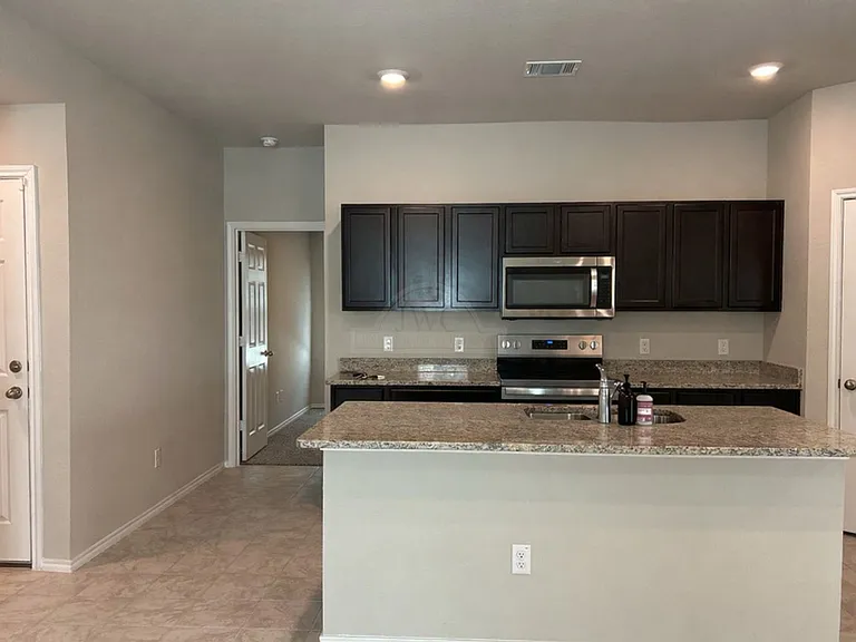 1319 Iron Horse Dr — Photo 7