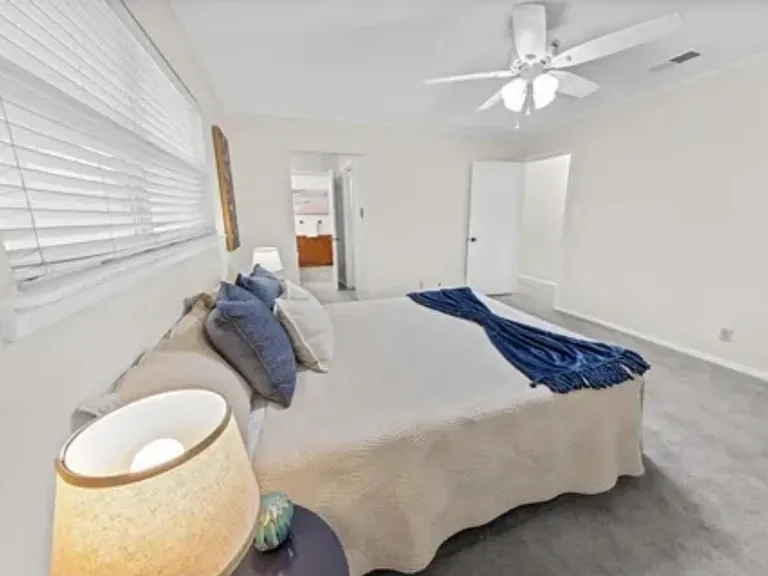 205 W Ash Ln — Photo 18