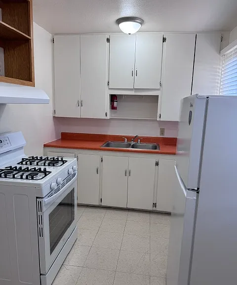 Full kitchen with all new appliances and a cabinet for your microwave