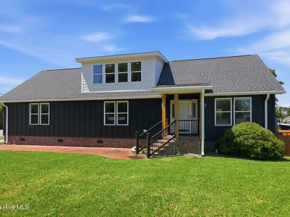 201 Mansfield Parkway, Morehead City, NC 28557