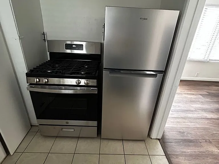 305 E Colorado Blvd — Photo 9