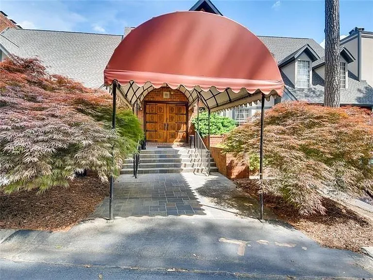 6851 Roswell Rd #D10 — Photo 27