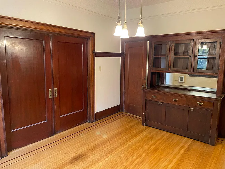 909 SW 12th Ave — Photo 3