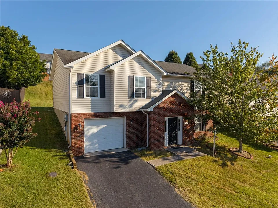 170 Wistaria Dr
