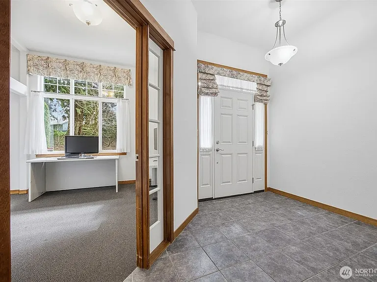 237 Creekview Crst — Photo 30