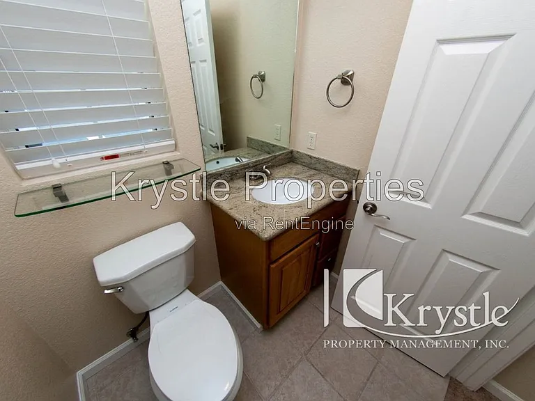 496 E East St — Photo 7
