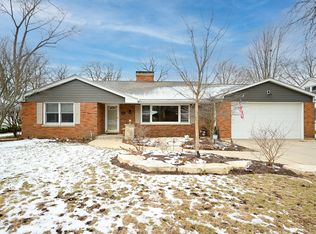 421 N Kingsway Dr, Aurora, IL 60506