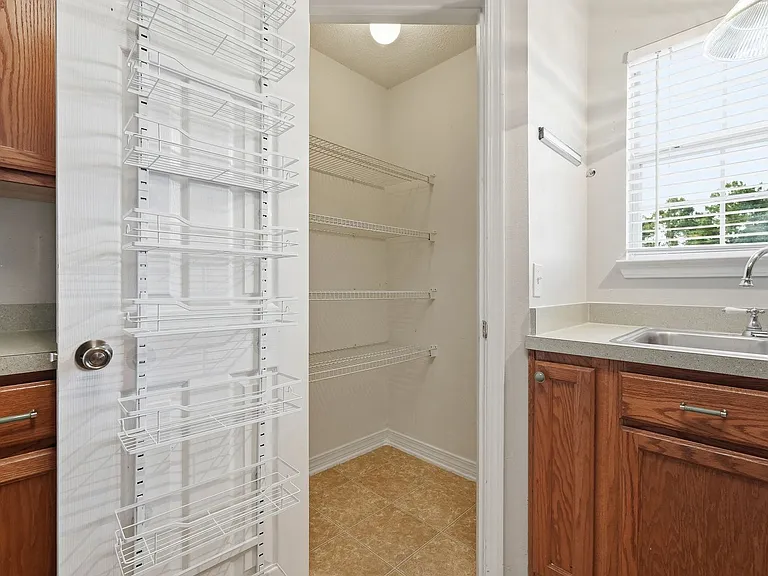 339 Peggy Dr — Photo 10