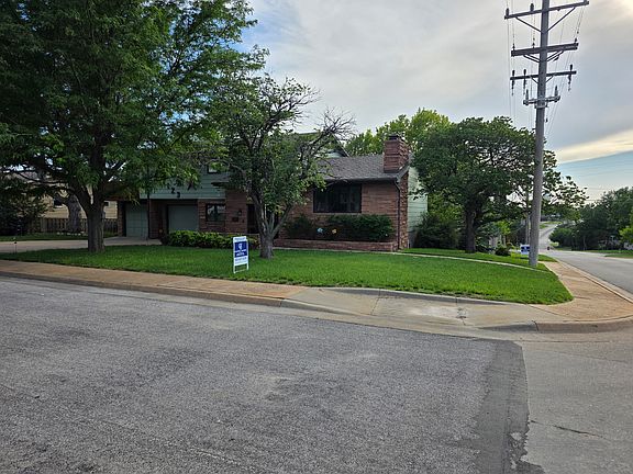 3rd image of 2123 Hart Ave