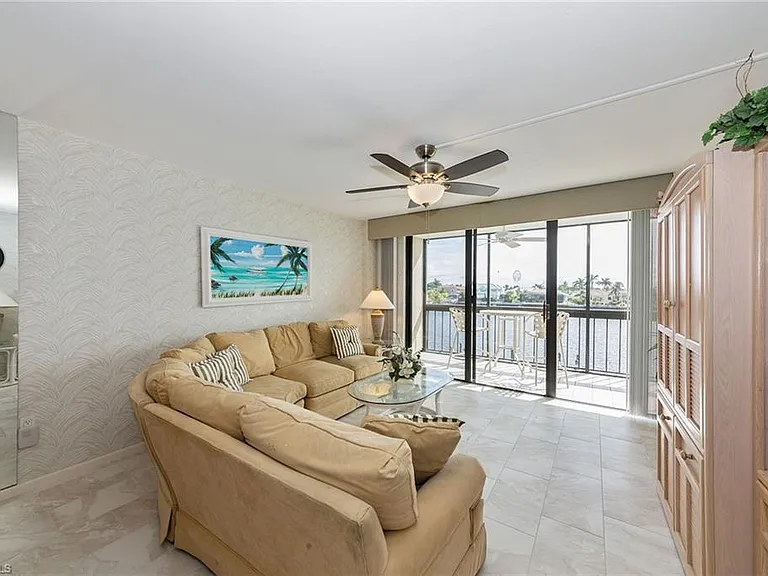 591 Seaview Ct #A306 — Photo 4