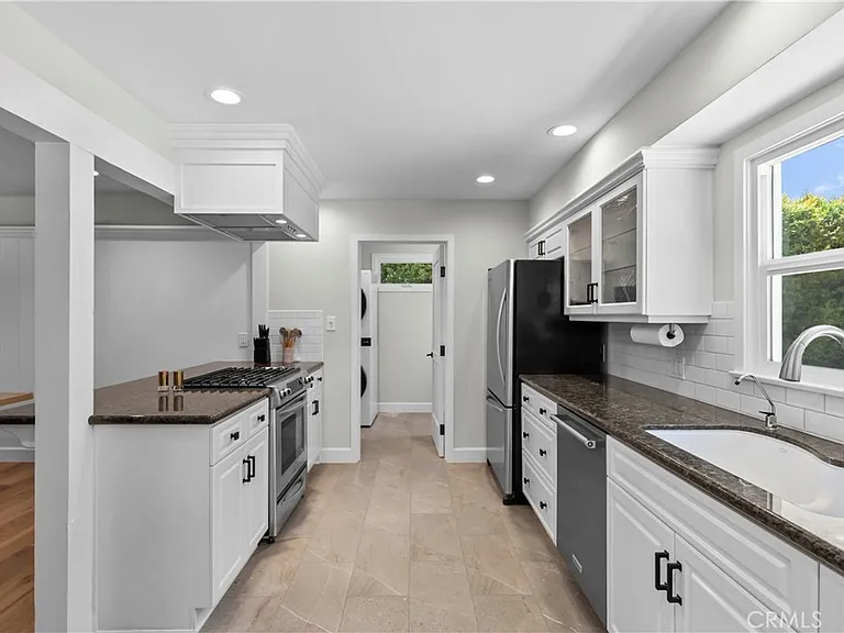 5823 Lubao Ave — Photo 11