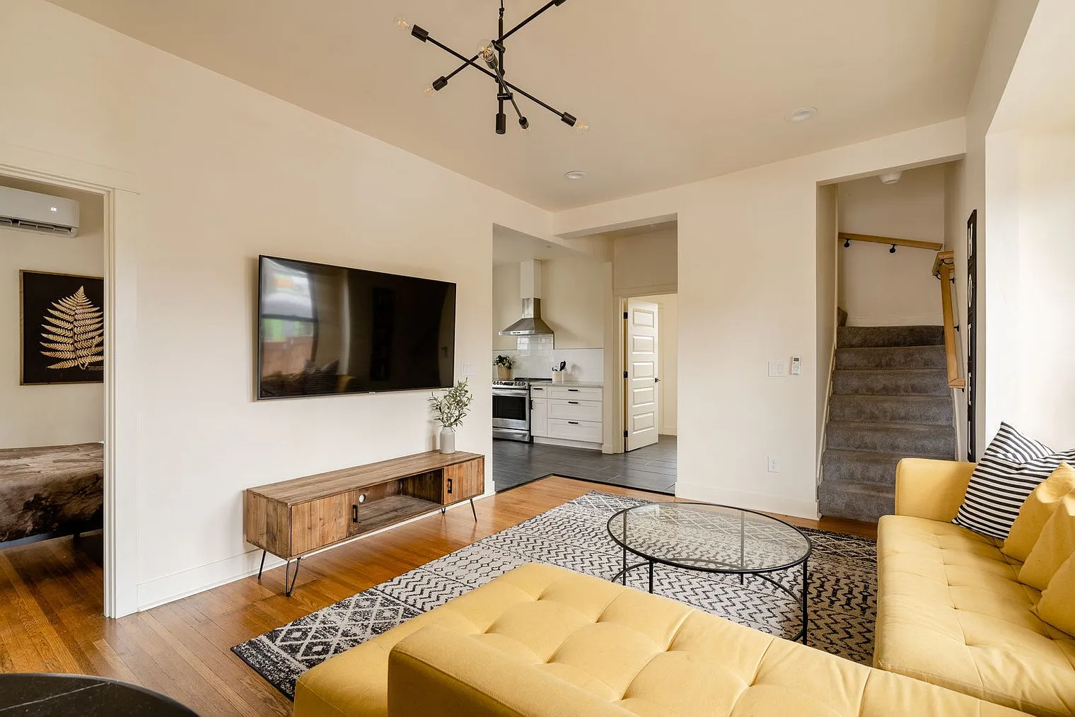 7 bed, 5.0 bath, $21,965 — Photo 1