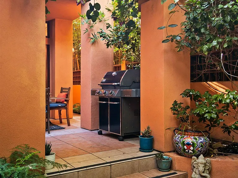 618 Gravilla Pl — Photo 28