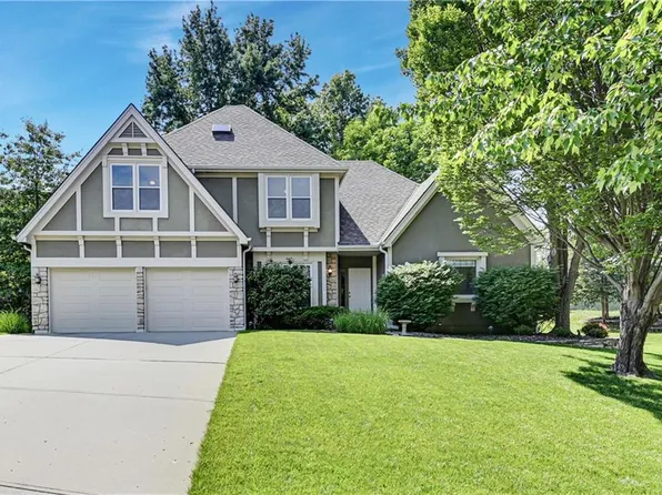 7704 N Lucerne Ct, Kansas City, MO 64151