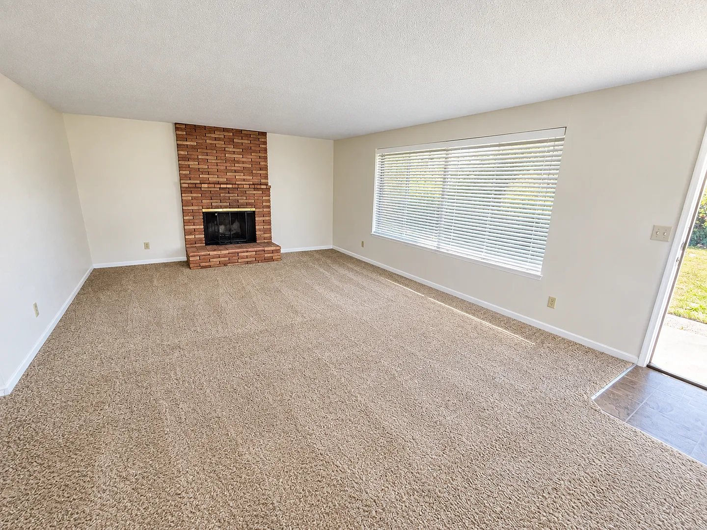 Charming 2-bedroom, 1.5-bath home in Springfield, OR!! — Photo 2