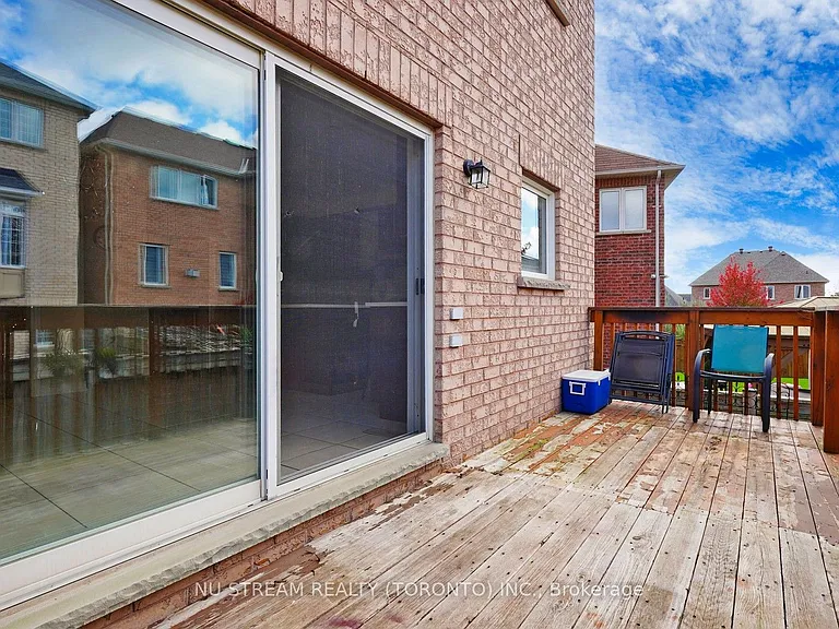 73 Serano Cres — Photo 40