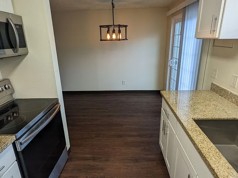 7833-7875 SE Johnson Creek Blvd — Photo 22