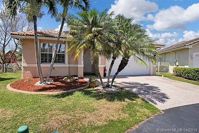 GORGEOUS MONARCH LAKES FAMILY HOME ON CUL-DE-SAC ...LUSH LANDSCAPING... WATER VIEW WITH NEWER POOL!!!!